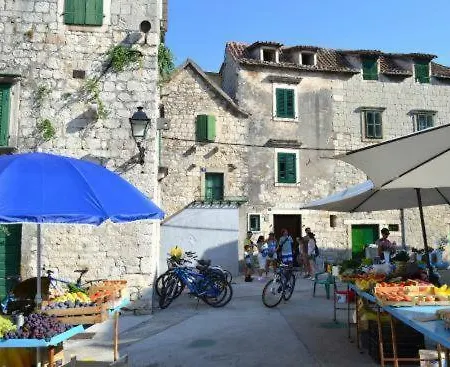 Lola * Kaštela